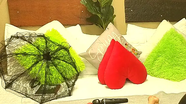 MidnightPassionxx online show from September 19, 9:52 am