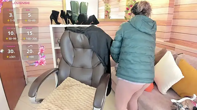 Victoria collins 1 online show from April 18, 11:02 am