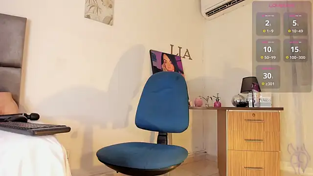 Lia johnsonn online show from September 9, 1:33 pm