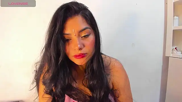 lolaa staars online show from April 28, 8:24 pm