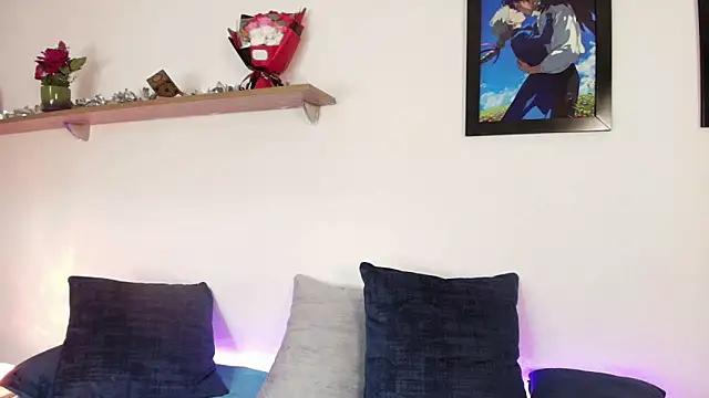 Elliee  online show from September 13, 6:05 pm