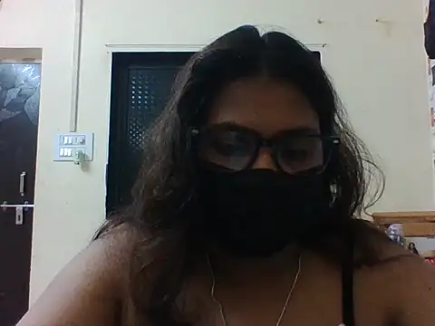 Hotmilfxox online show from May 28, 5:44 pm