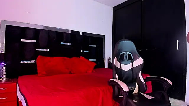 Tasha Sant online show from October 12, 9:28 pm