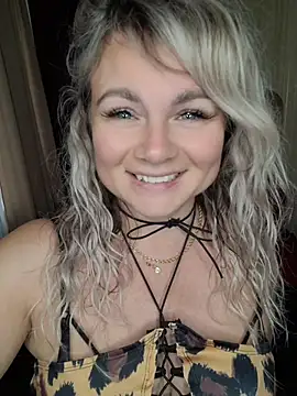candy queeen online show from June 6, 3:57 am