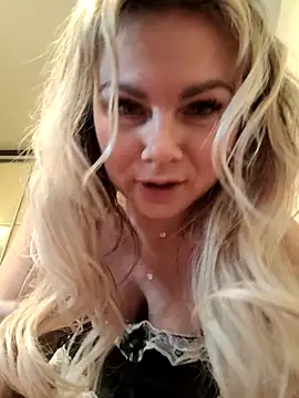 candy queeen online show from December 13, 10:16 pm