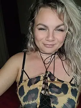 candy queeen online show from July 7, 10:01 pm
