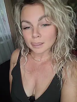 candy queeen online show from June 18, 1:49 pm