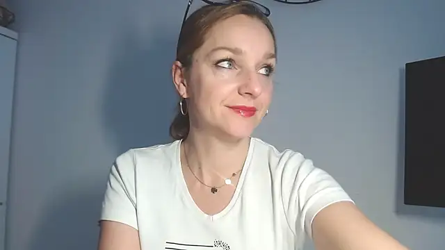 AliciaDesire online show from February 18, 6:56 am