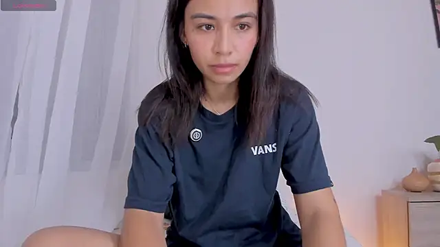 Adriennesexxx online show from October 17, 6:22 pm