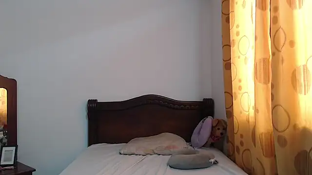 StormiHills online show from November 14, 3:45 pm