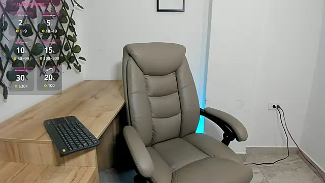 Madeleine  w online show from March 8, 12:07 am