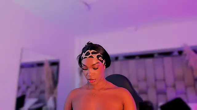 ChaynnaCooper online show from October 4, 8:35 pm