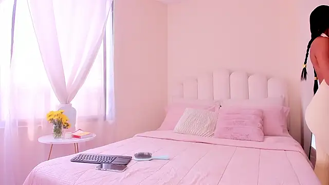 evely coelloo online show from September 25, 6:06 pm