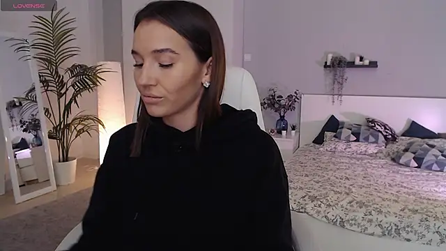 Bellla Haddid online show from September 24, 1:37 am