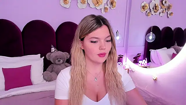 ZaraBloom online show from December 5, 3:24 pm