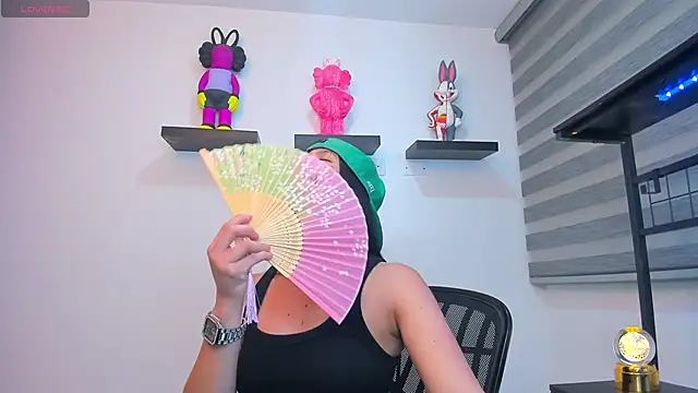 Gangster Girl online show from February 6, 2:26 am