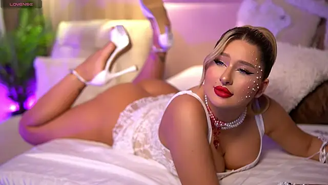 AvaShayy online show from October 31, 10:58 pm