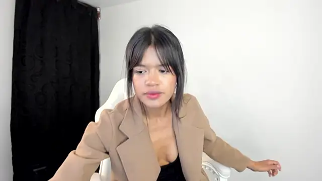 meganthompsonn22 online show from April 27, 6:32 am