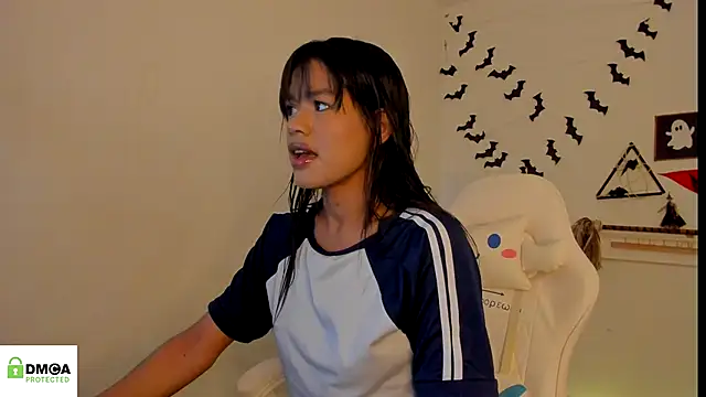 meganthompsonn22 online show from October 6, 5:29 pm