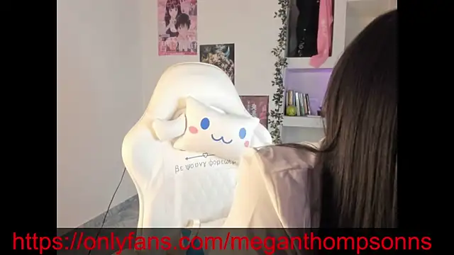 meganthompsonn22 online show from July 27, 11:35 pm