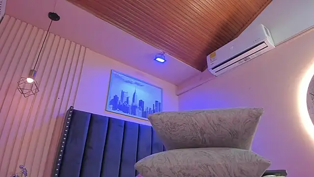 viiolett lee online show from October 19, 10:45 pm