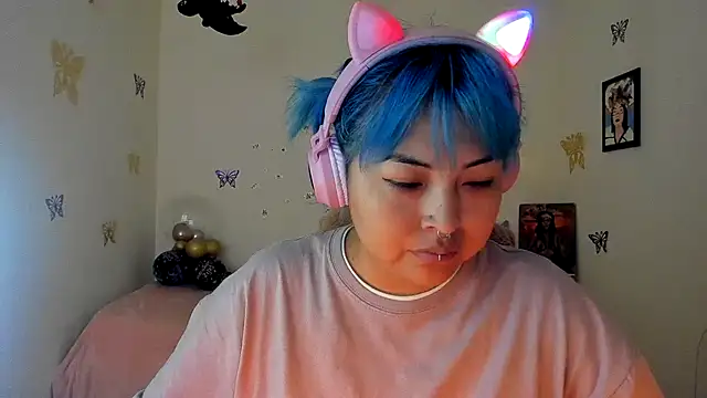 Shaddycute  online show from September 22, 5:00 pm