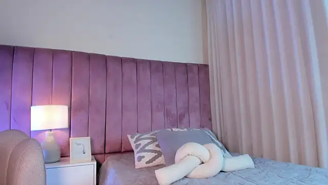 Elise Diamond online show from April 9, 2:14 am