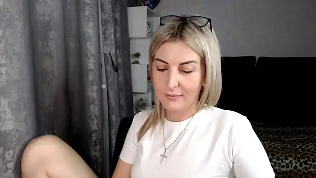 Amelia Harper online show from September 13, 2:03 pm