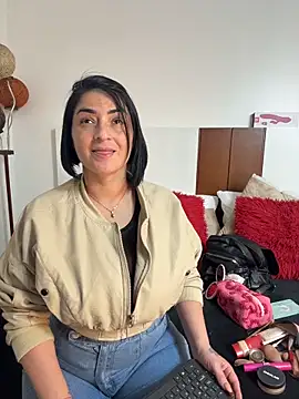 karenlennox1 online show from April 22, 1:46 am