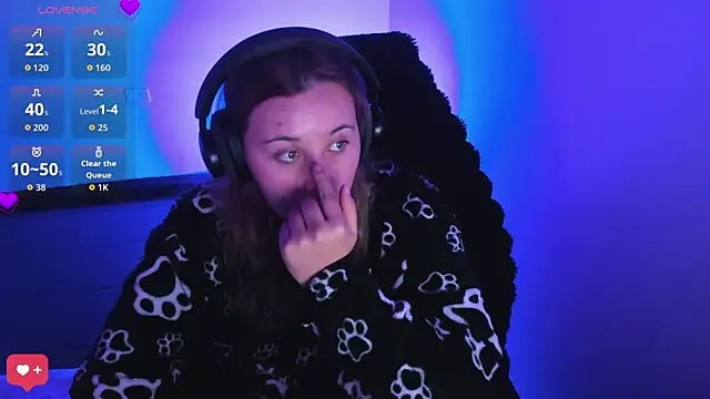 bonnie moon  online show from March 17, 7:18 pm