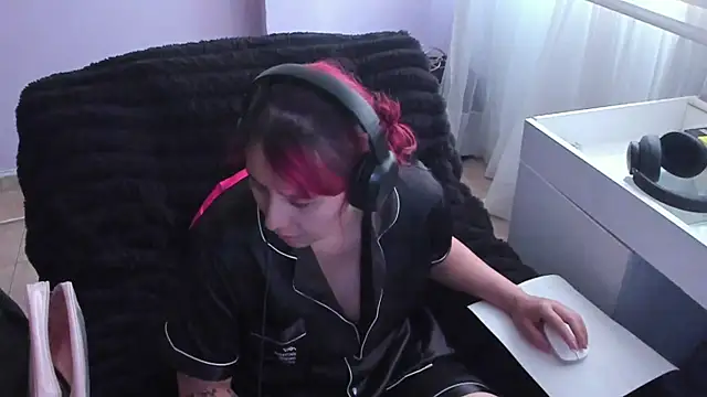 bonnie moon  online show from October 11, 8:22 pm