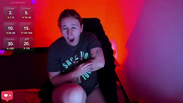 bonnie moon  online show from March 7, 10:28 pm