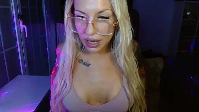 JuicyJanexo online show from May 3, 7:45 am