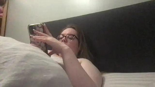 honeyyy24 online show from September 13, 10:18 pm