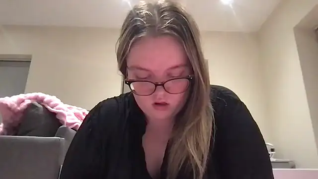 honeyyy24 online show from May 21, 9:24 pm