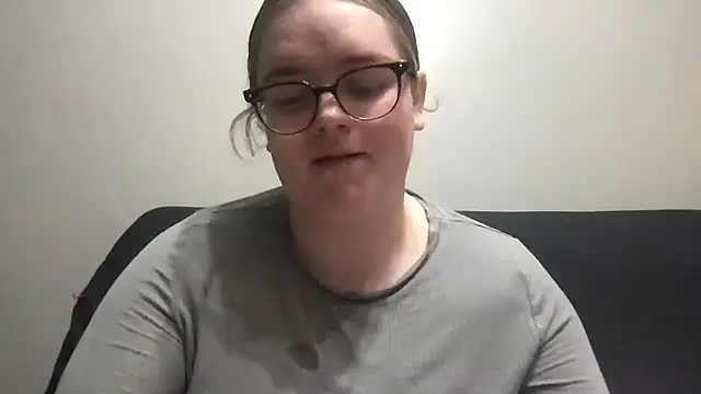 honeyyy24 online show from March 28, 10:30 pm