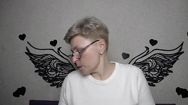 EmiliaGree online show from March 21, 6:02 pm