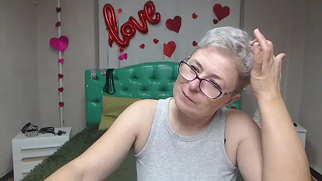 EmiliaGree online show from October 15, 5:26 pm