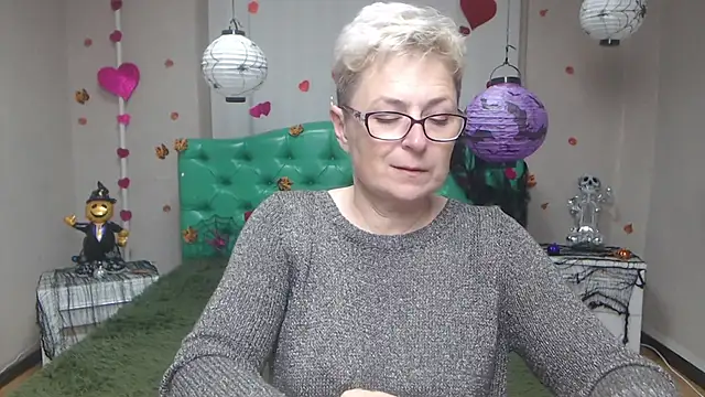 EmiliaGree online show from November 10, 6:03 pm