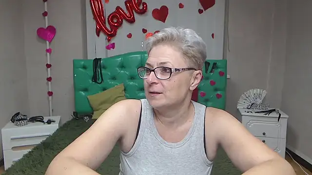 EmiliaGree online show from October 14, 5:15 pm