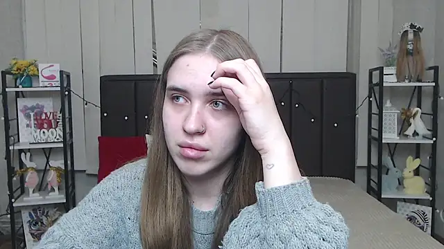 LauraHlot online show from November 23, 7:15 pm