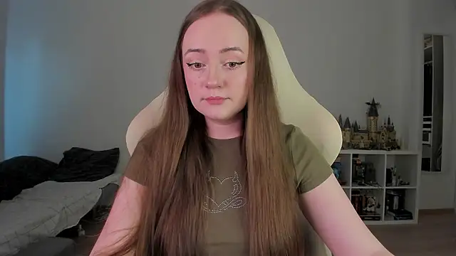 WalkingGirl online show from March 15, 3:25 pm