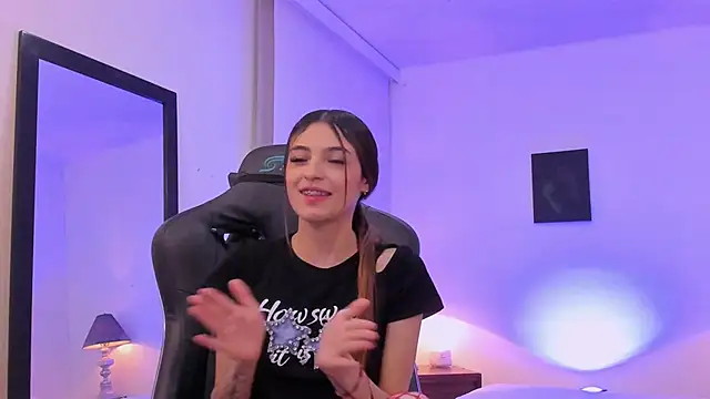 sofiarouge online show from November 5, 8:25 pm