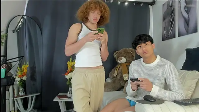 All3ssandr0 online show from October 2, 4:45 pm