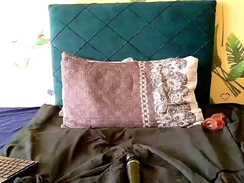 chloechrome online show from September 21, 1:32 pm