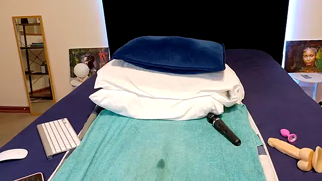 chloechrome online show from March 12, 6:43 pm