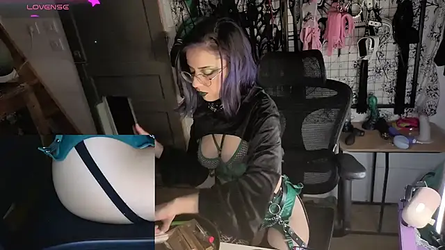 LisandreLaVenale online show from June 9, 11:15 pm