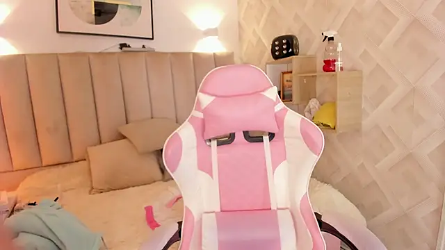 Haru Bonny online show from February 17, 8:30 pm