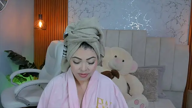 EmaBakker online show from April 10, 12:11 pm