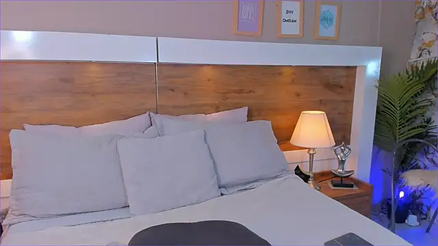 EmaBakker online show from November 19, 2:39 pm